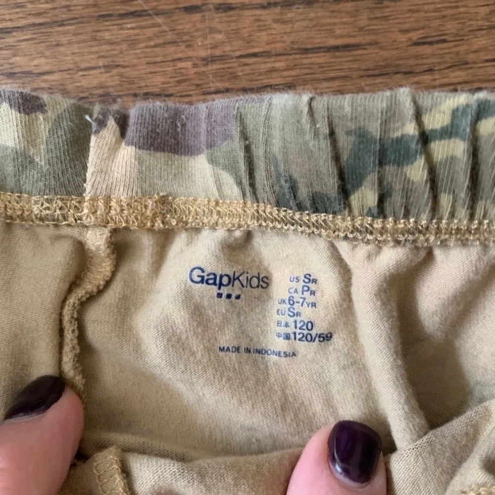 EUC‎ Gap Floral/ Camouflage Leggings Sz S